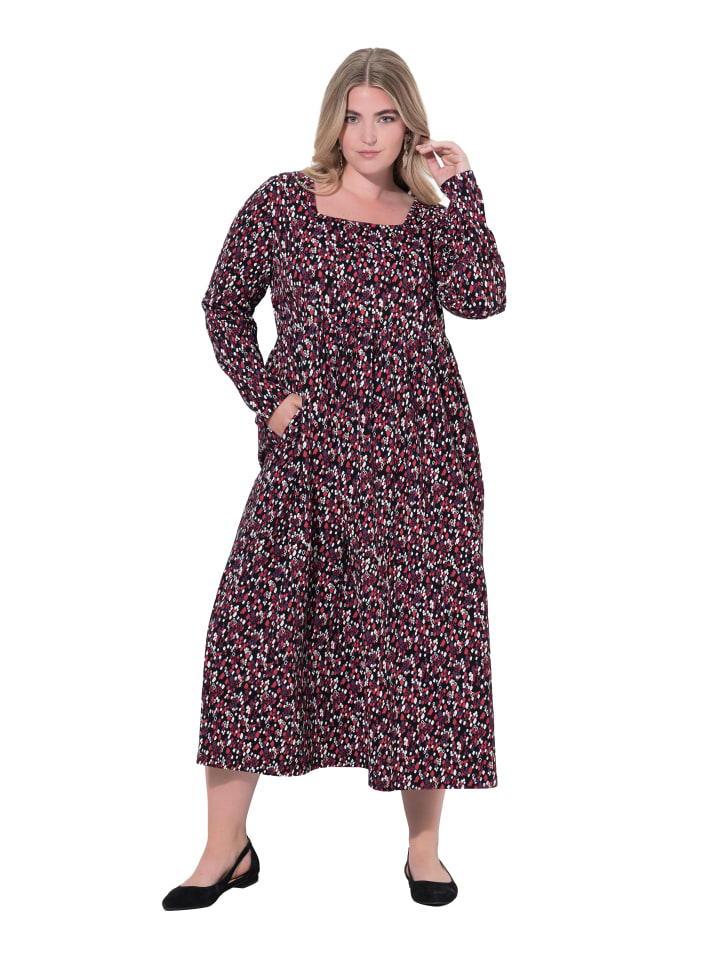 Kleid in rubinrot
