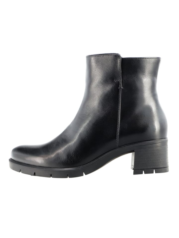Schnürschuh in schwarz