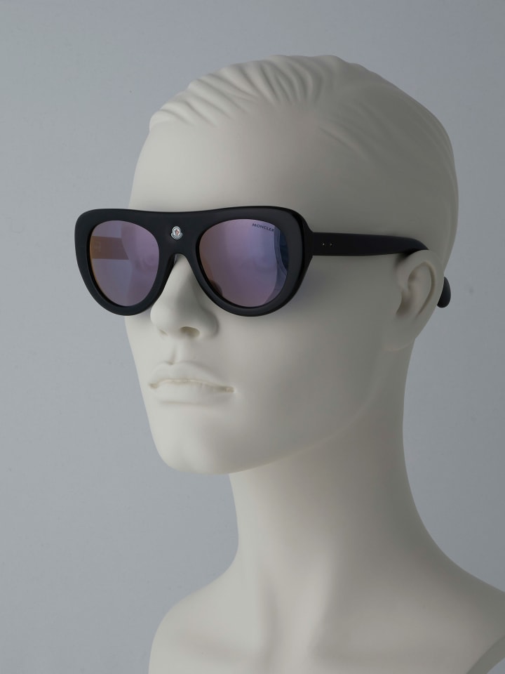 Sonnenbrille für Damen in schwarz