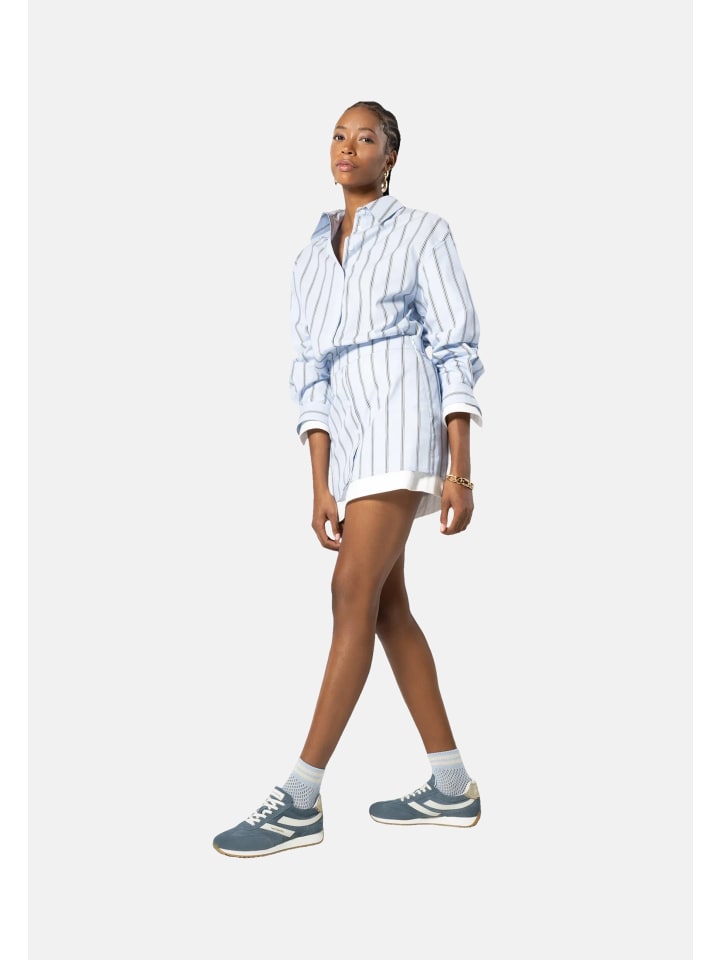 Sneaker in blau