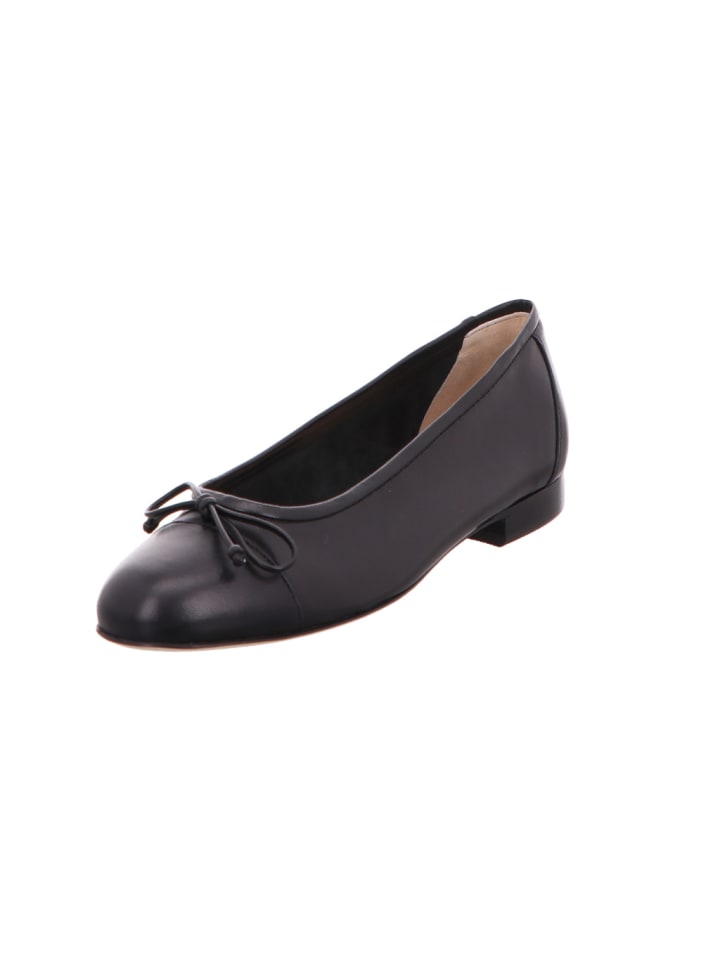Ballerina in schwarz