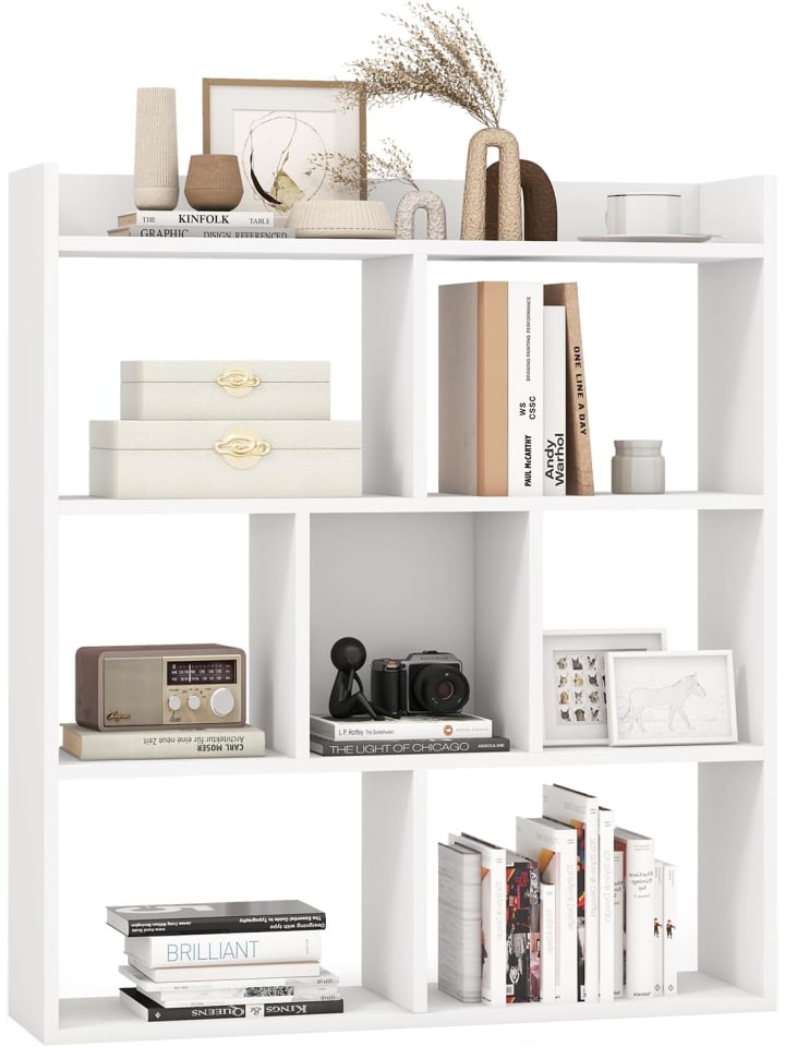 Bücherregal mit 7 Würfeln in Weiß