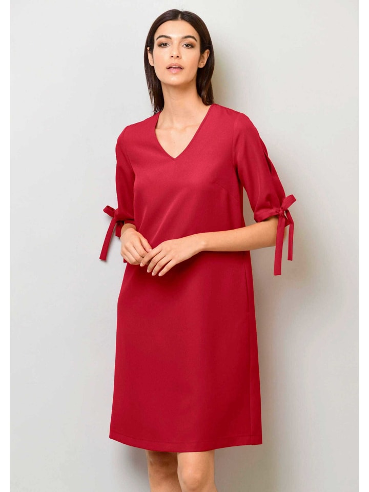 Elegantes Freizeitkleid mit Schlitz in rot