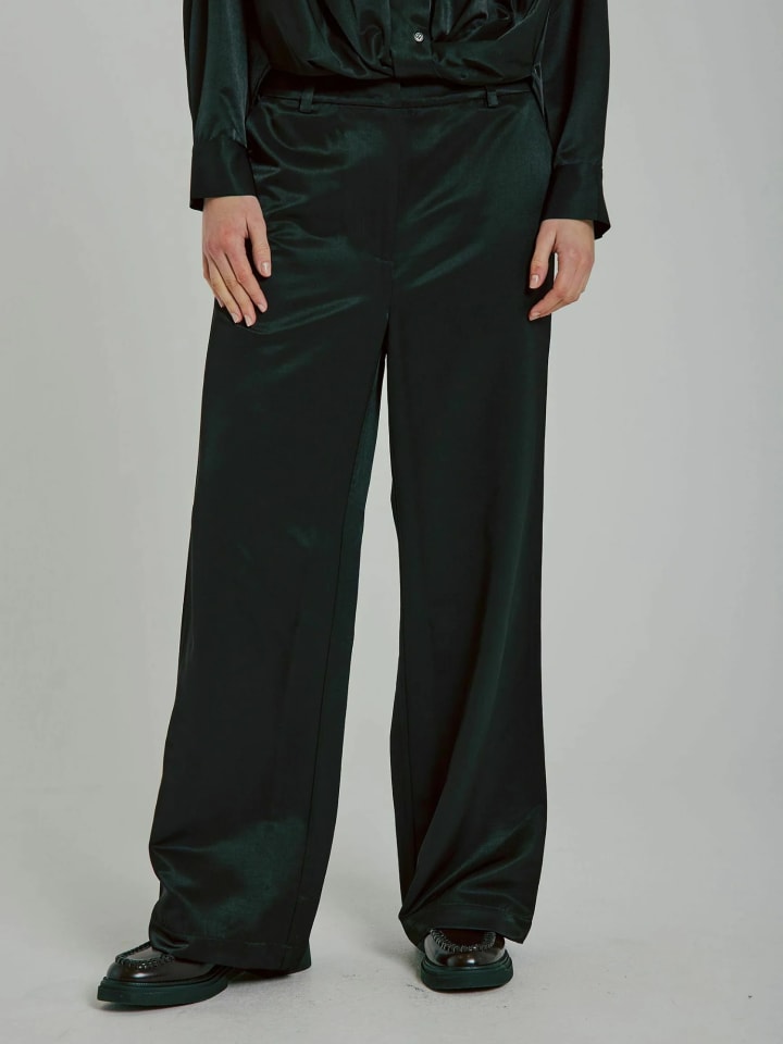 Hosen Talua in Black