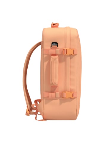 Cabinzero Adventure 114 Daypack 51 cm Laptopfach in sunny day