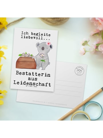 Mr. & Mrs. Panda Postkarte Bestatterin Leidenschaft mit Spruch in Weiß