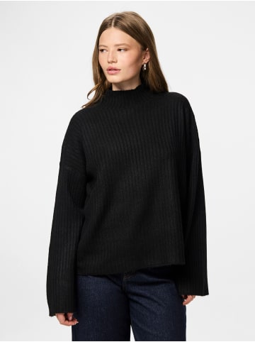 Pieces Pullover mit hohem Kragen in Black
