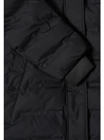 Cecil Mantel in Black