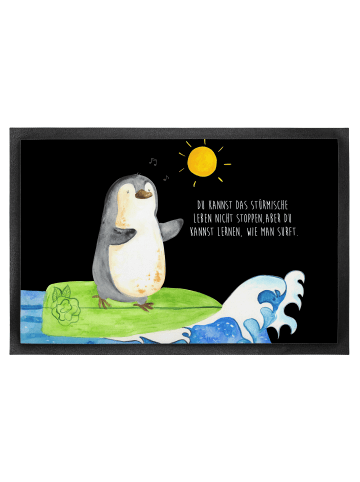 Mr. & Mrs. Panda Vorleger Pinguin Surfer mit Spruch in Schwarz