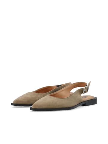 Bianco Slingbacks in Sand1