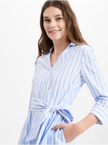 Marie Lund Kleid in hellblau weiß - 0001