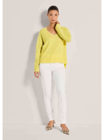 MADELEINE Kaschmir-Pullover mit V-Ausschnitt in zitrone