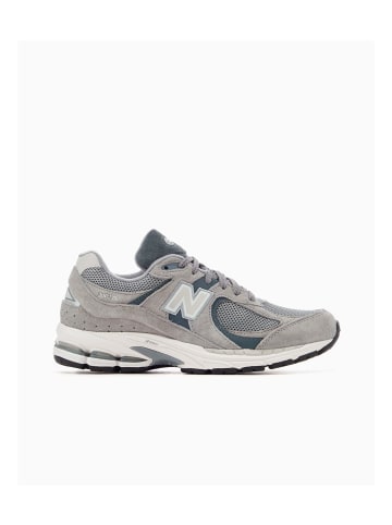 New Balance Sneaker M2002 in Grau