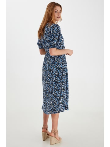 b. young BYMMJOELLA MIDI DRESS - LIGHT WOVEN lässig geschnitten in Brunnera Blue Mix