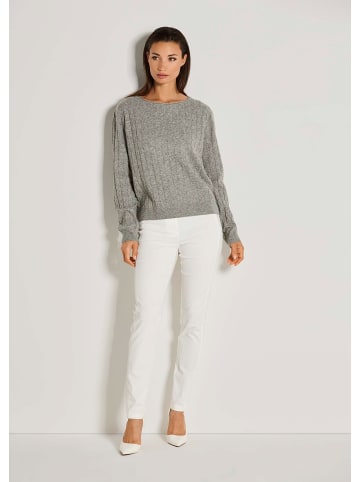 MADELEINE Eleganter Wollpullover mit Zopfmuster in steingrau / melange