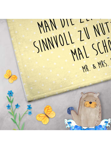 Mr. & Mrs. Panda Gästehandtücher Fledermaus Sitzen mit Spruch in Gelb Pastell