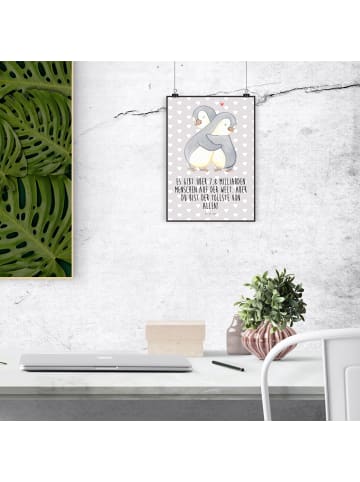 Posterdruck Pinguine Kuscheln mit Spruch in Grau Pastell