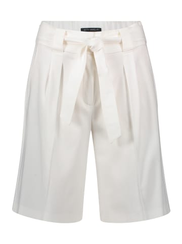 Betty Barclay Shorts mit Bundfalten in Rohweiß