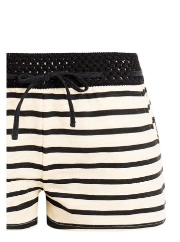 Protest " PRTFlowery in Kitoffwhite