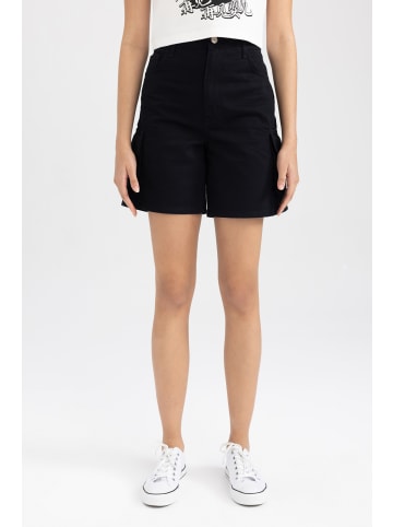 DeFacto Shorts in Schwarz