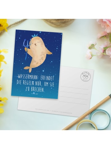 Mr. & Mrs. Panda Postkarte Wassermann Freigeist mit Spruch in Sternenhimmel Blau