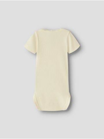 name it Kurzarmbody mit Spitzenbordüre in pear sorbet