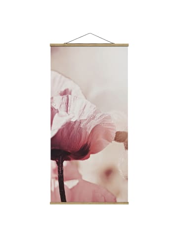 WALLART Stoffbild - Zartrosane Mohnblüte m. Wassertropfen in Rosa