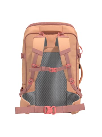 Cabinzero Adventure Cabin Bag ADV 42L Rucksack 55 cm in sunny day