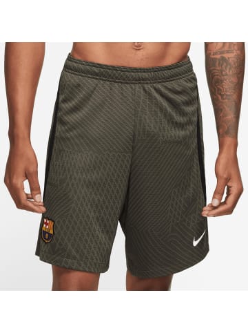 Nike Performance Trainingsshorts FC Barcelona Strike in oliv