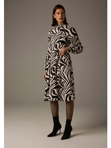 More & More fließendes Midikleid, Alloverprint in black/offwhite