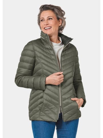 GOLDNER Kurzgröße:  Leichte Steppjacke mit Kapuze in moorgrün