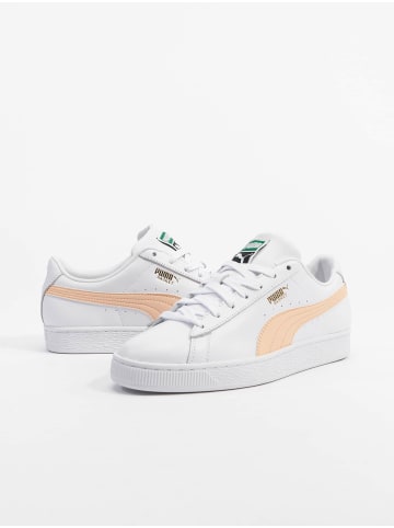 Puma Puma Puma Basket Classic XXI Sneakers in white/peach parfait white2