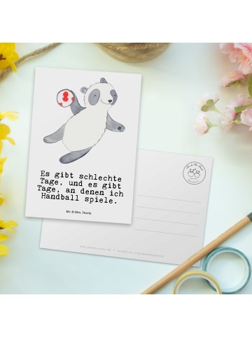 Mr. & Mrs. Panda Postkarte Panda Handball spielen mit Spruch in Weiß