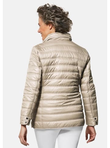 GOLDNER Leichte Steppjacke mit vielen Details in beige