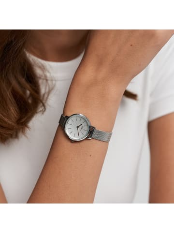 s.Oliver Armbanduhr zeitlos und modern in silber