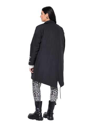 Studio Untold Mantel in schwarz