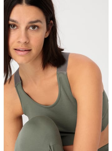 Hessnatur Sport-Top in oliv