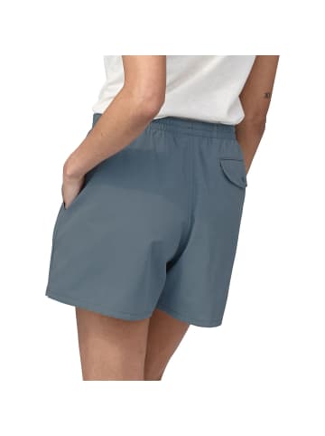Patagonia W FUNHOGGERS SHORTS in Steingrau