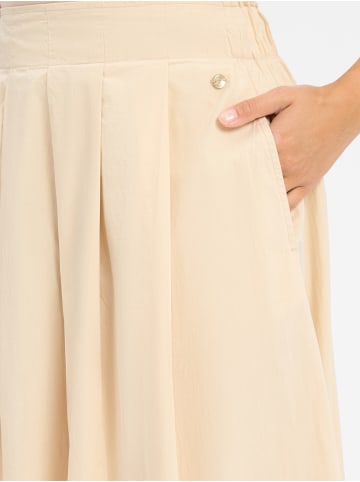 FYNCH-HATTON Rock in sand