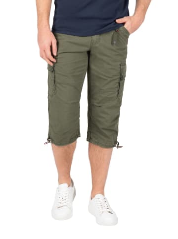 Timezone Cargo Bermuda Shorts mit Gürtel und Design Taschen in Olive