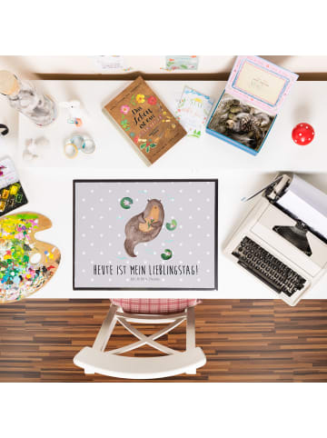 Mr. & Mrs. Panda Schreibtischunterlage Otter Seerose mit Spruch in Grau Pastell