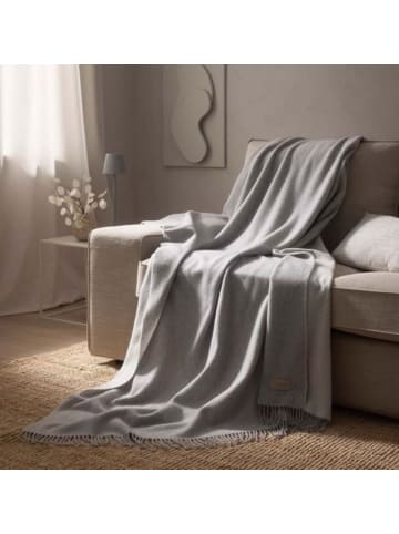 Estella Wohndecke Eric in silber