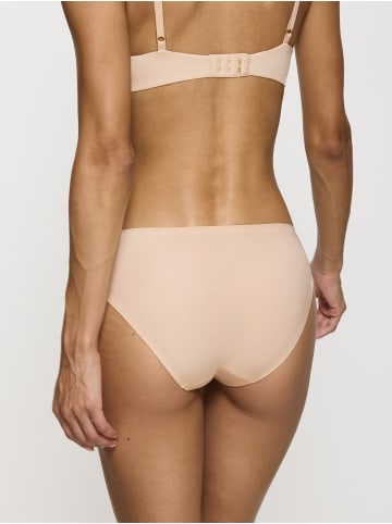 Triumph Tai-Slip Body Make-Up Essentials in Beige