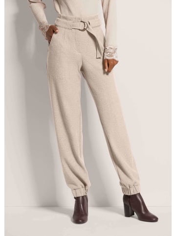 MADELEINE Lässige Damenhose mit Gürtel und Gummisaum in perlweiß
