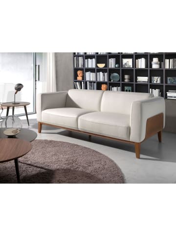 Angel Cerdá Sofa 6115 in Weiß / Walnuss