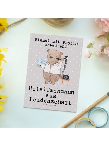 Mr. & Mrs. Panda Ansichtskarte Hotelfachmann Leidenschaft mit Sp... in Grau Pastell