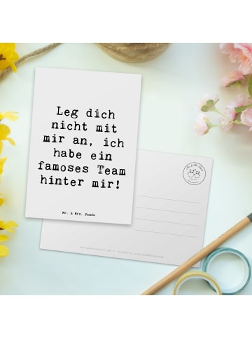 Mr. & Mrs. Panda Postkarte Spruch Im Team zuMenschmenarbeiten mit S... in Weiß