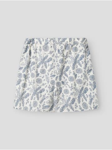 name it Shorts in White Alyssum