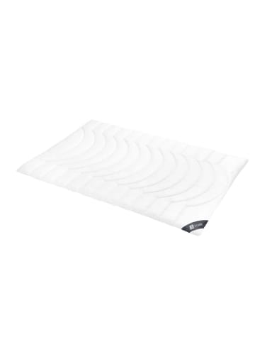 Spessarttraum Ganzjahres-Faserbettdecke "Silber" in weiß