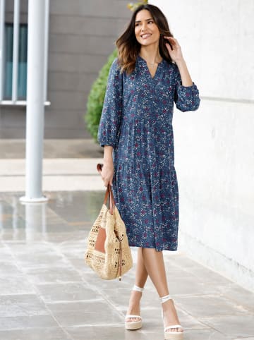 Sieh an! Stufenkleid in jeansblau-fuchsia-bedruckt